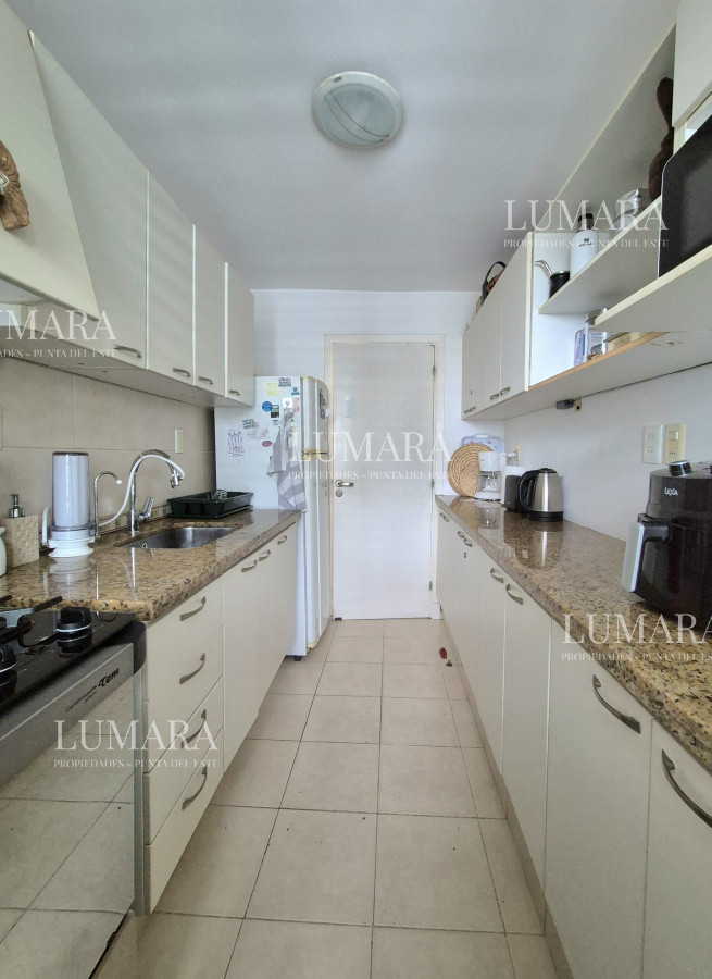 Apartamento ID.1346 - Oportunidad apartamento moderno piso alto 3 dormitorios 2 baños terraza con vista al mar garage venta Punta del Este Jardines del Country