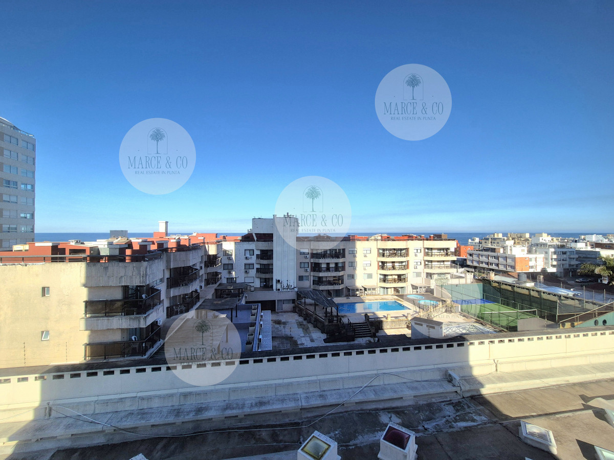 Apartamento ID.2361 - Apartamento con vista parcial al mar 1 dormitorio y medio con garage en Península Punta del Este 