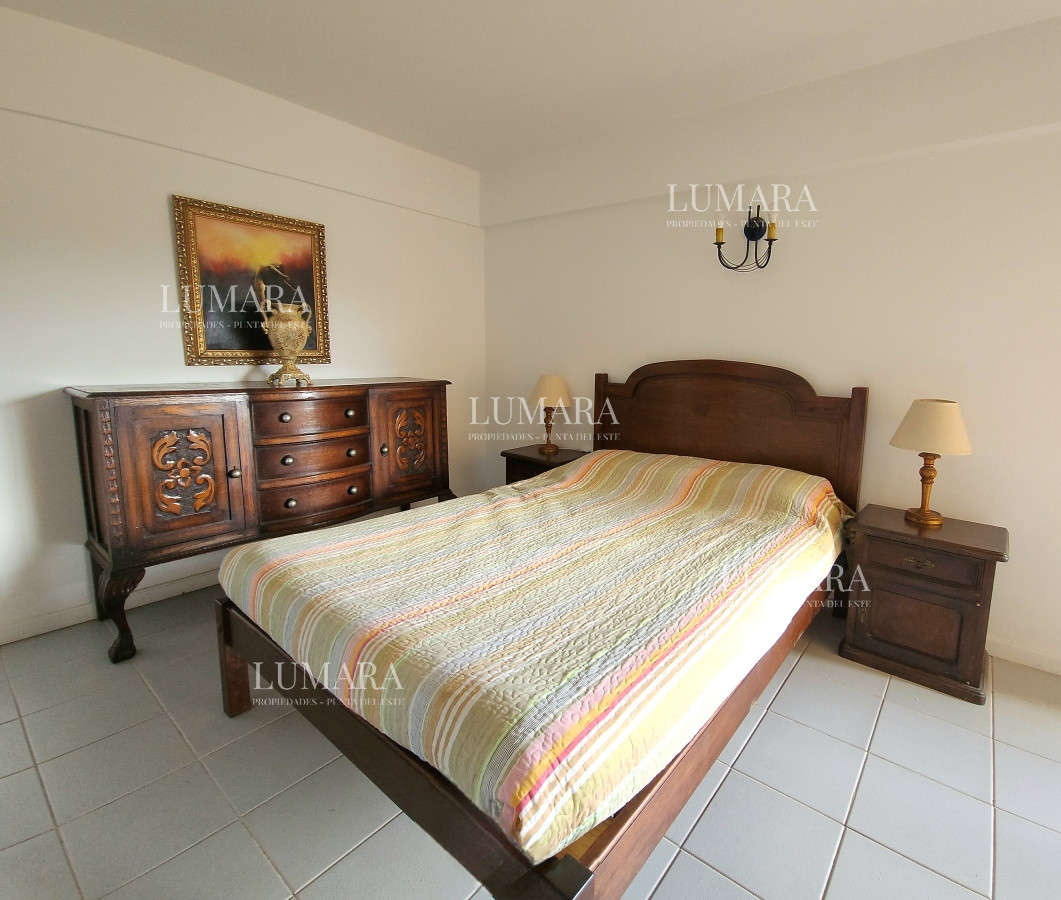 Apartamento ID.942 - Apartamento 3 dormitorios primera linea frente al mar Playa Mansa Pinares con piscina y cochera