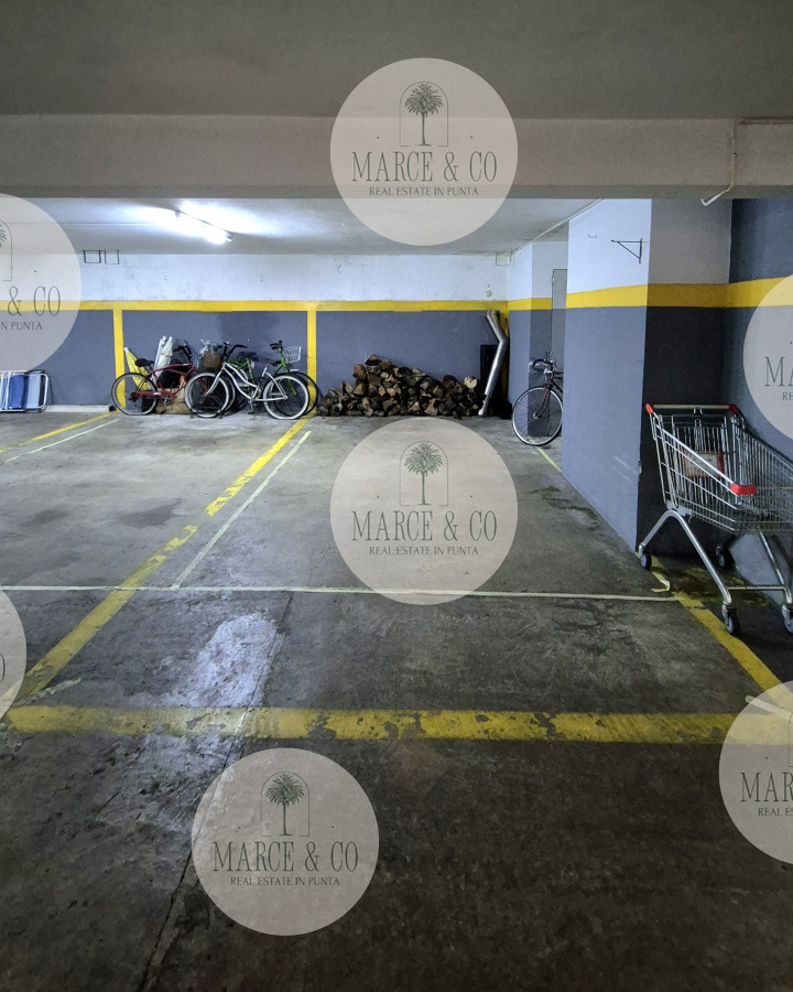 Apartamento ID.2219 - Apartamento 2 dormitorios Vista infinita al mar primera línea con estufa a leña esquinero al oeste garage Playa Mansa Punta del Este