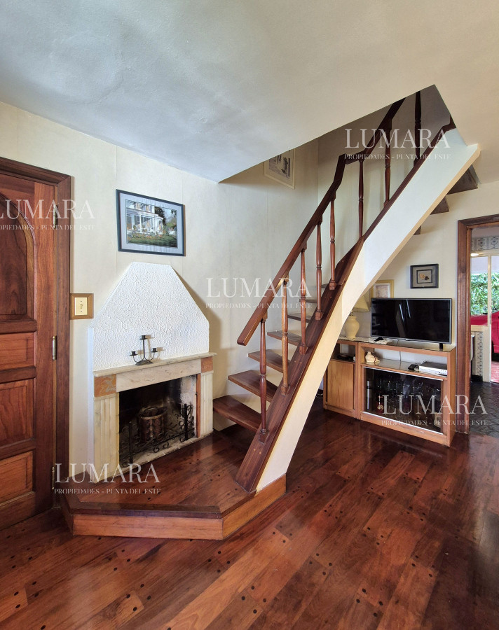 Apartamento ID.2323 - Oportunidad venta casa 2 dormitorios Playa Mansa cochera y parrillero