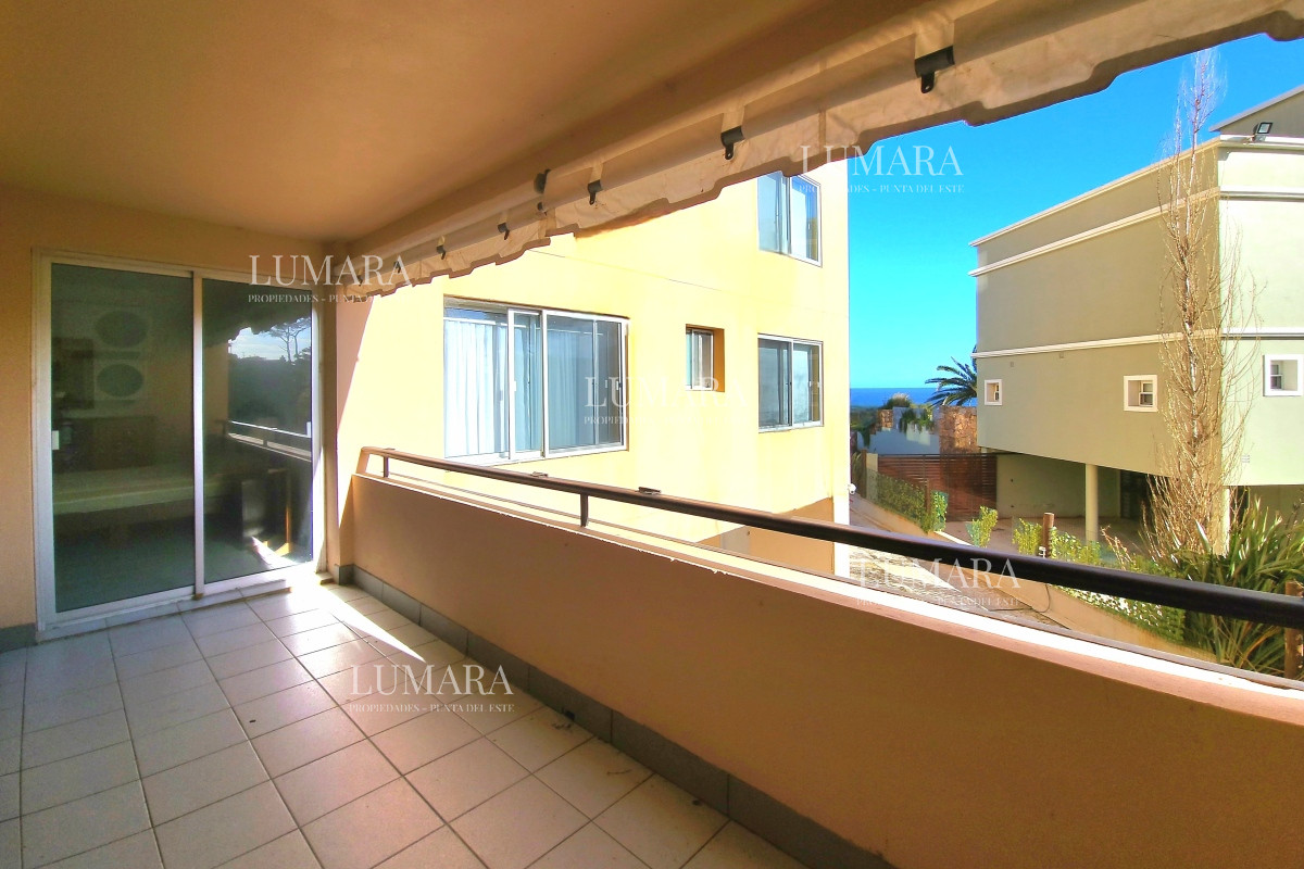 Apartamento ID.942 - Apartamento 3 dormitorios primera linea frente al mar Playa Mansa Pinares con piscina y cochera