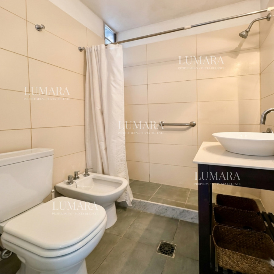 Apartamento ID.3136 - Oportunidad 2 dormitorios con terraza primera línea Playa Mansa 
