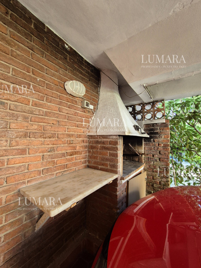 Apartamento ID.2323 - Oportunidad venta casa 2 dormitorios Playa Mansa cochera y parrillero