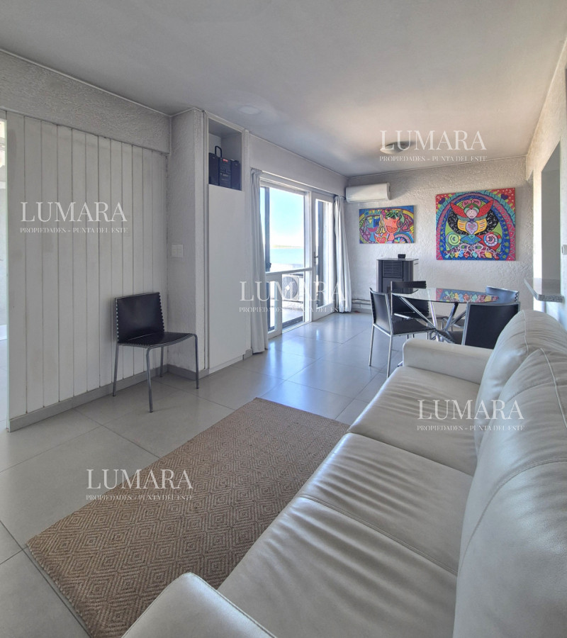 Apartamento ID.3137 - Oportunidad de 2 dormitorios con vista al mar y balcón Primera línea Playa Mansa 