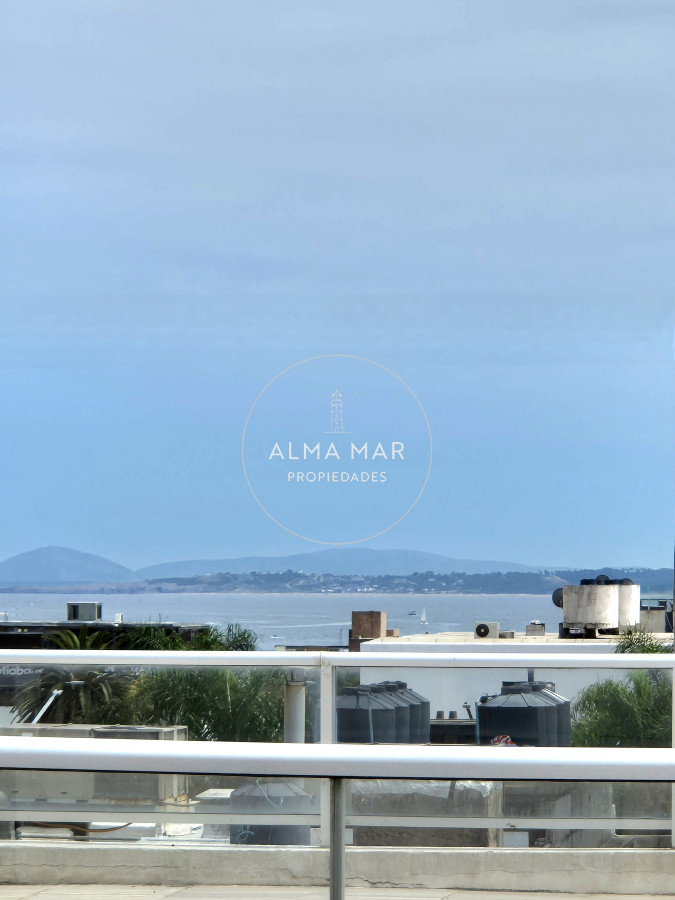 Apartamento ID.825 - Oportunidad apartamento semi-reciclado 3 dormitorios 2 baños garage Península Punta del Este Duplex-Penthouse 