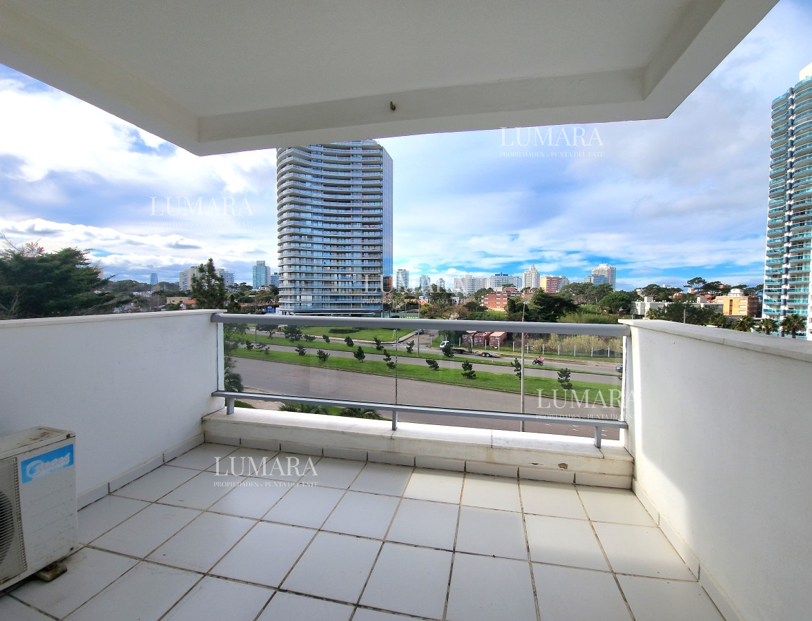 Apartamento ID.1145 - Oportunidad en zona Conrad a sólo 200mts del mar en parada 4 de Playa Mansa Punta del Este