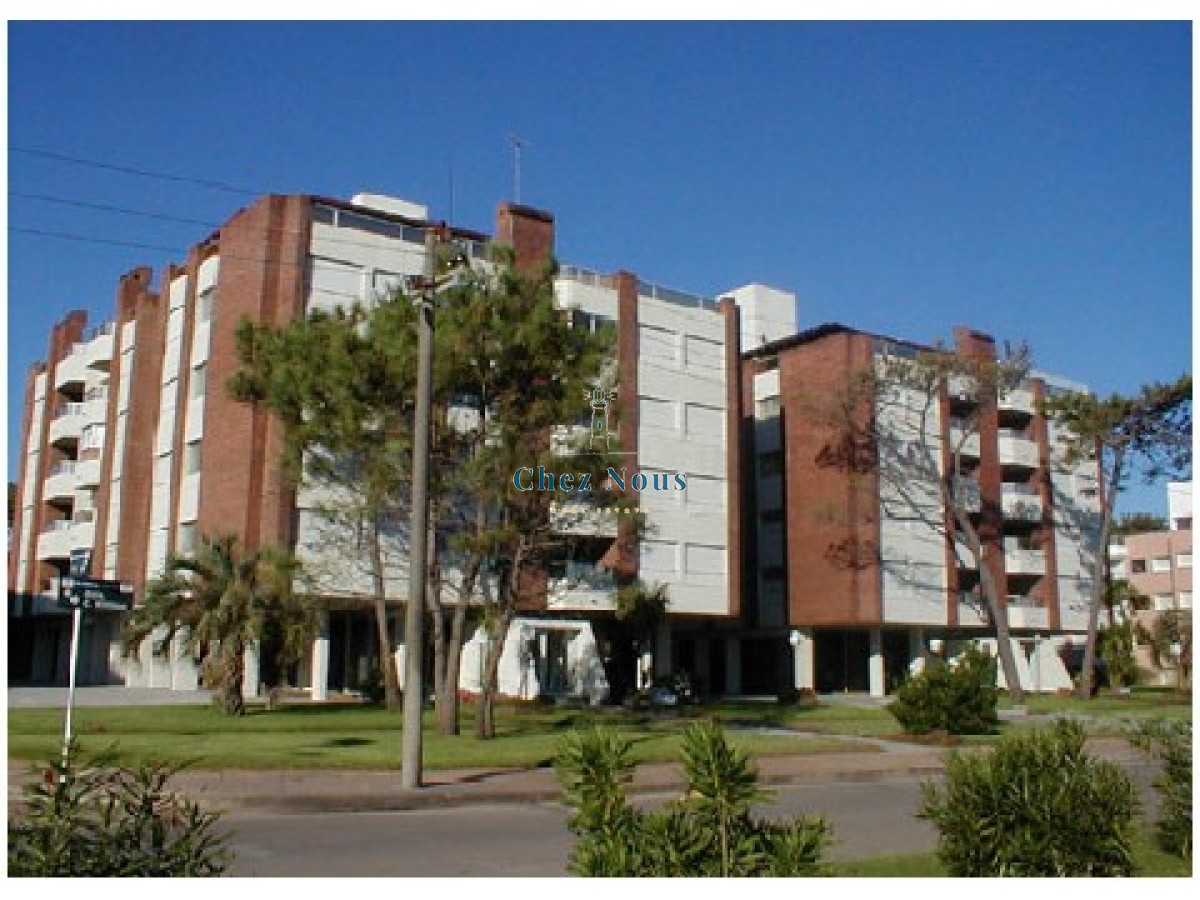 Apartamento ID.669 - Oportunidad apartamento en venta vista al mar terraza parrillero Playa Mansa