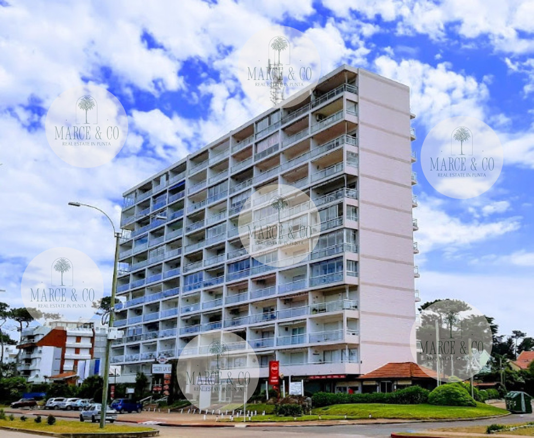 Apartamento ID.2155 - Apartamento 1 dormitorio en venta con vista al Mar edificio primera línea Playa Mansa Punta del Este