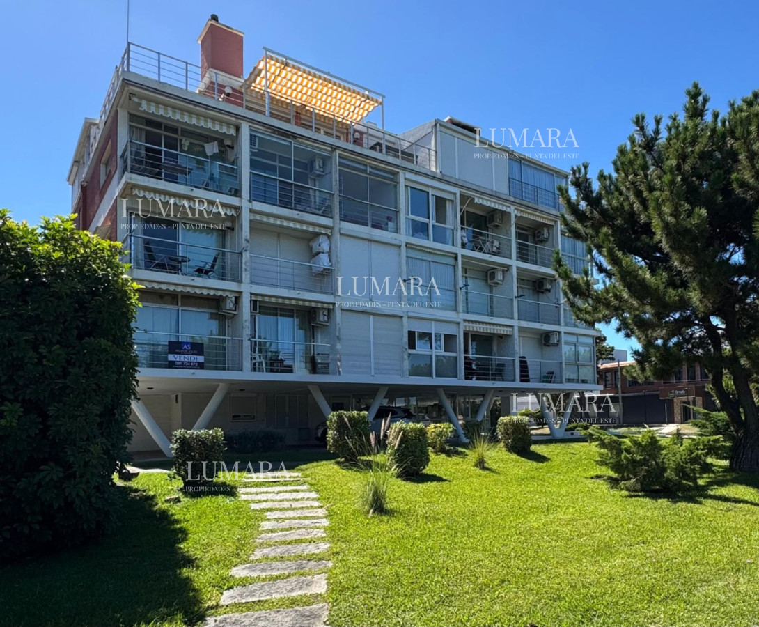 Apartamento ID.3136 - Oportunidad 2 dormitorios con terraza primera línea Playa Mansa 