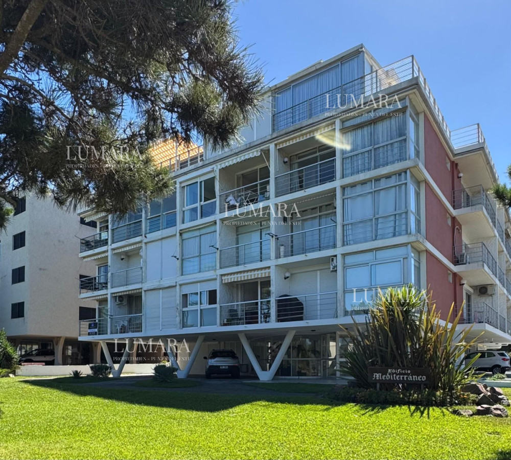 Apartamento ID.3136 - Oportunidad 2 dormitorios con terraza primera línea Playa Mansa 