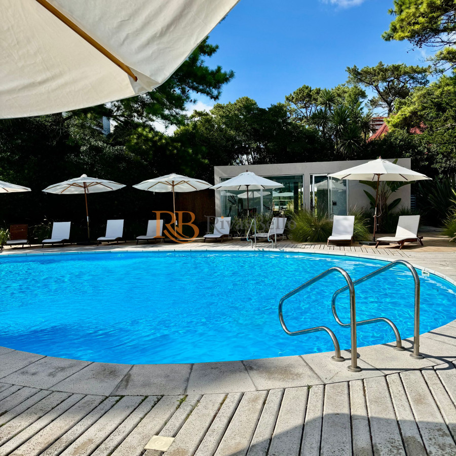 Apartamento ID.7 - Apartamento moderno 1  dormitorio a estrenar con terraza cochera y piscina en Playa Mansa 