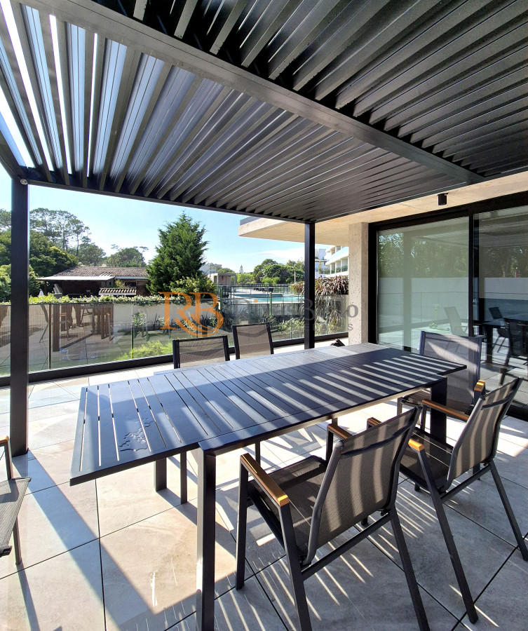 Apartamento ID.9 - Apartamento de 2 dormitorios con parrillero a estrenar primera linea Playa Mansa, Punta del Este 