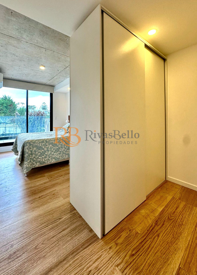 Apartamento ID.9 - Apartamento de 2 dormitorios con parrillero a estrenar primera linea Playa Mansa, Punta del Este 