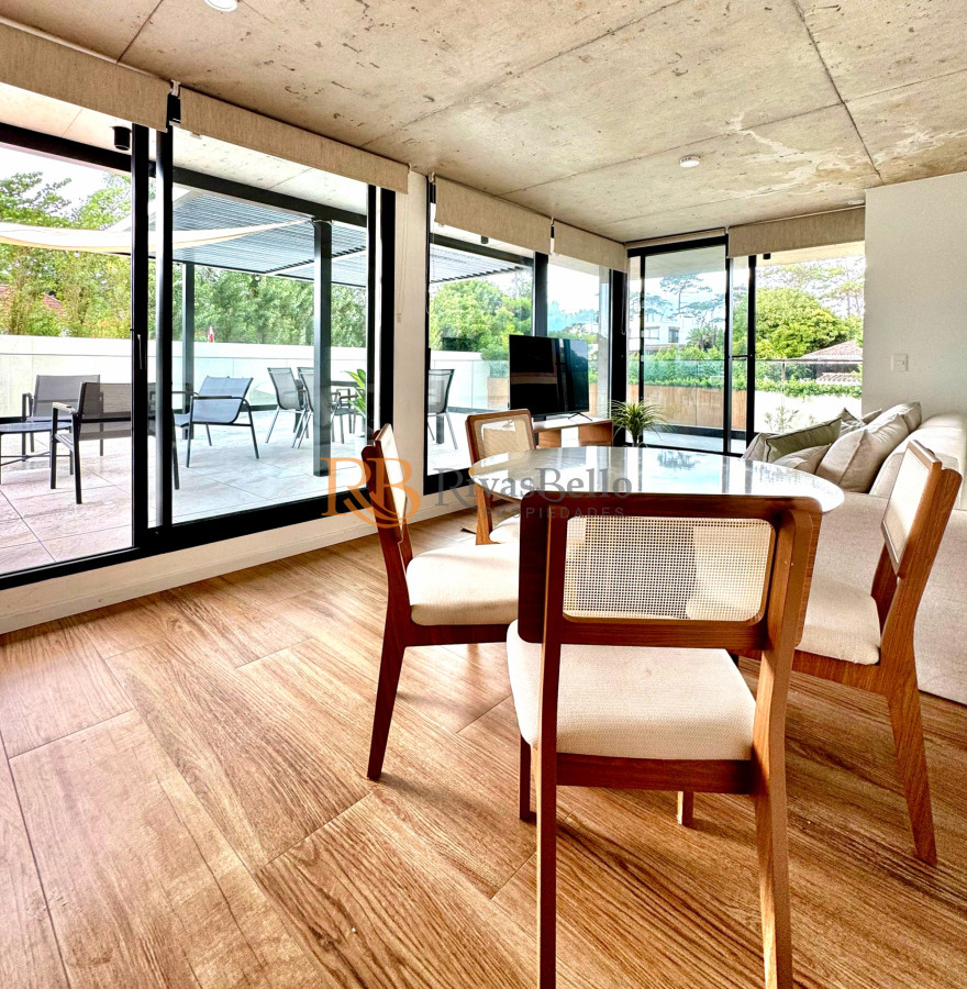 Apartamento ID.9 - Apartamento de 2 dormitorios con parrillero a estrenar primera linea Playa Mansa, Punta del Este 