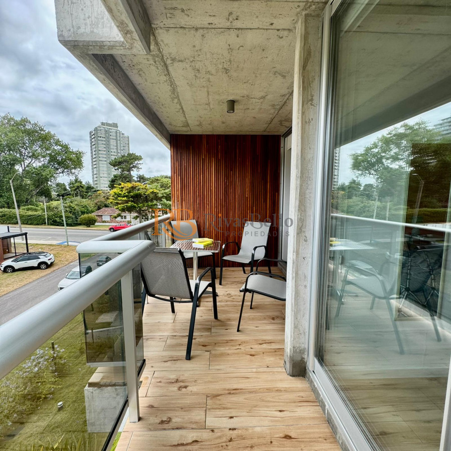Apartamento ID.7 - Apartamento moderno 1  dormitorio a estrenar con terraza cochera y piscina en Playa Mansa 