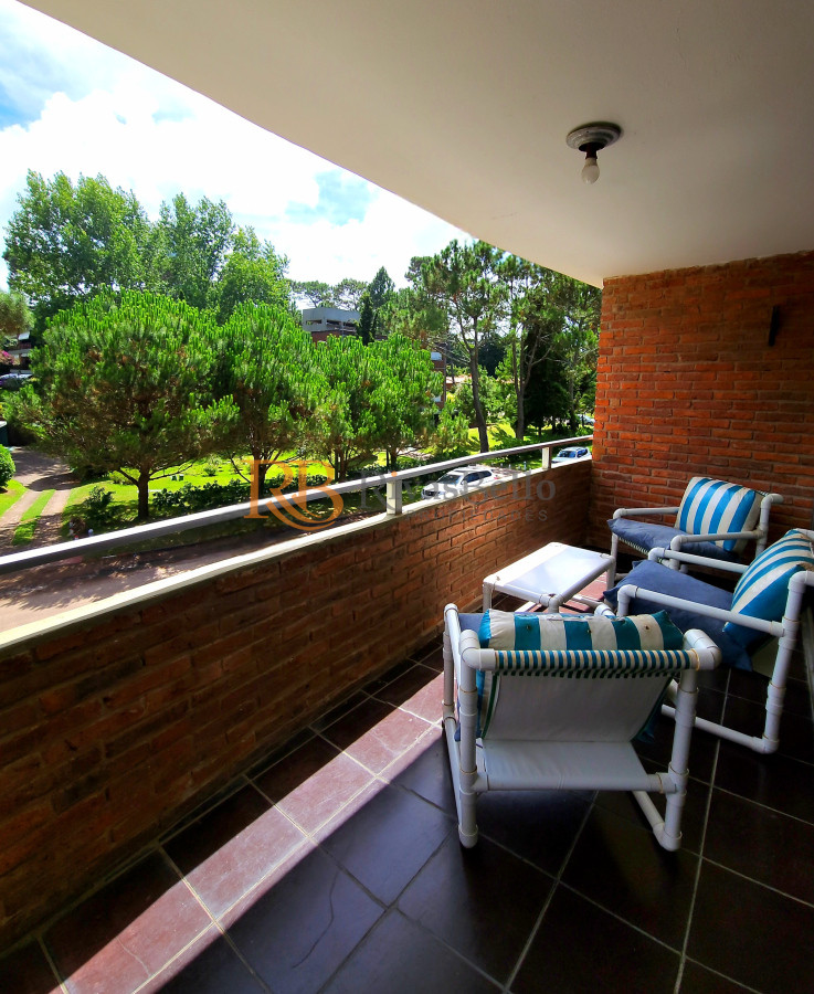 Apartamento ID.16 - Apartamento de 2 dormitorios 2 baños con garage en Playa Mansa