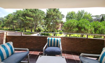 Apartamento de 2 dormitorios 2 baños con garage en Playa Mansa