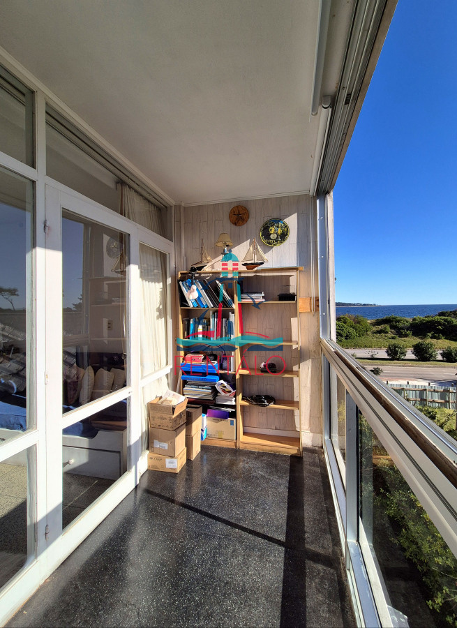 Apartamento ID.358 - Apartamento 1 dormitorio en venta con vista al Mar edificio primera línea Playa Mansa Punta del Este