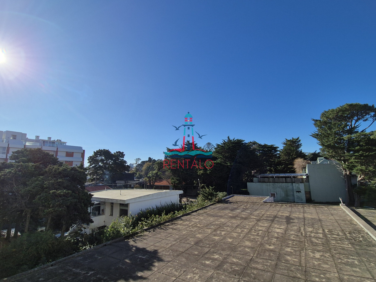 Apartamento ID.358 - Apartamento 1 dormitorio en venta con vista al Mar edificio primera línea Playa Mansa Punta del Este