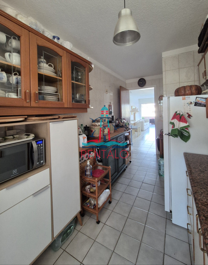 Apartamento ID.82 - Apartamento en venta 3 dormitorios con barbacoa propia con vista parcial al mar Playa Mansa Punta del Este