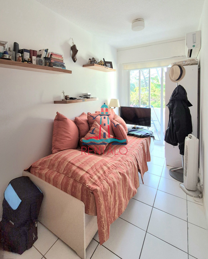 Apartamento ID.82 - Apartamento en venta 3 dormitorios con barbacoa propia con vista parcial al mar Playa Mansa Punta del Este
