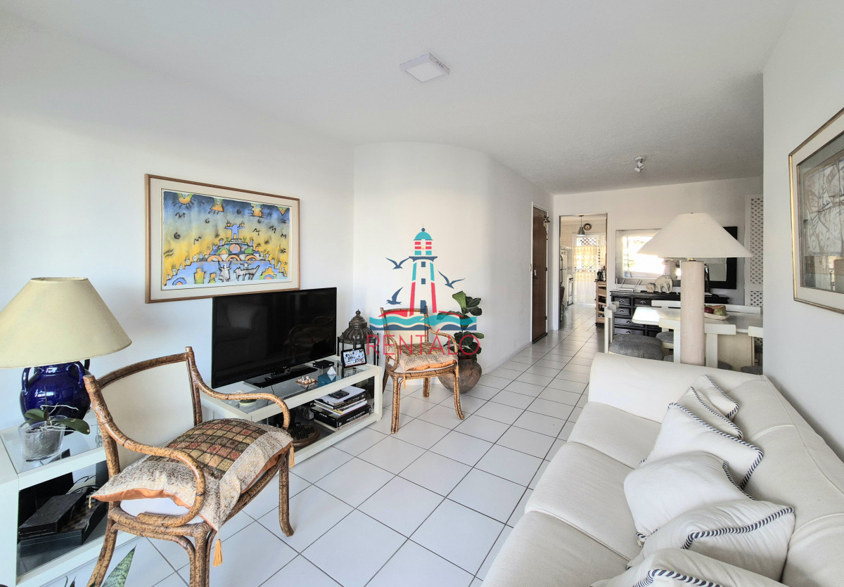 Apartamento ID.82 - Apartamento en venta 3 dormitorios con barbacoa propia con vista parcial al mar Playa Mansa Punta del Este