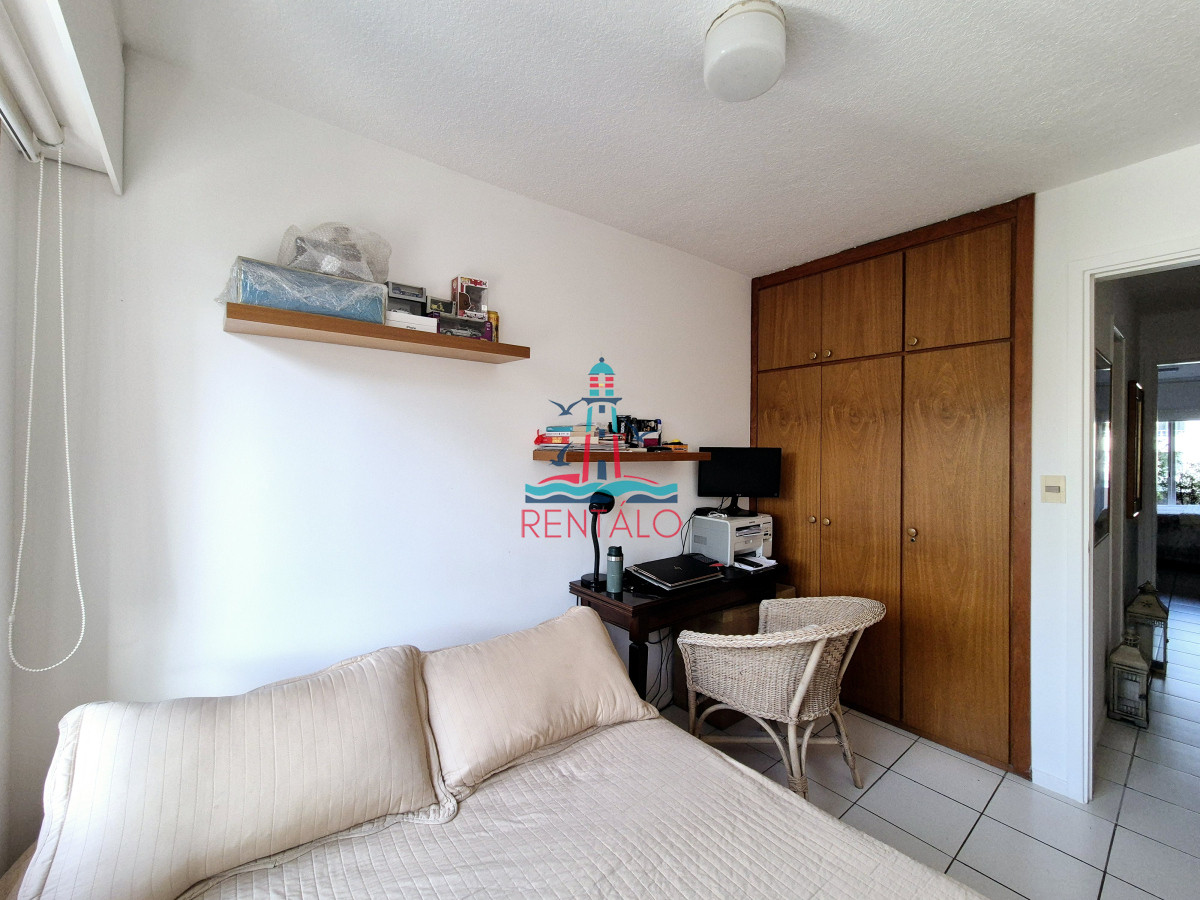 Apartamento ID.82 - Apartamento en venta 3 dormitorios con barbacoa propia con vista parcial al mar Playa Mansa Punta del Este