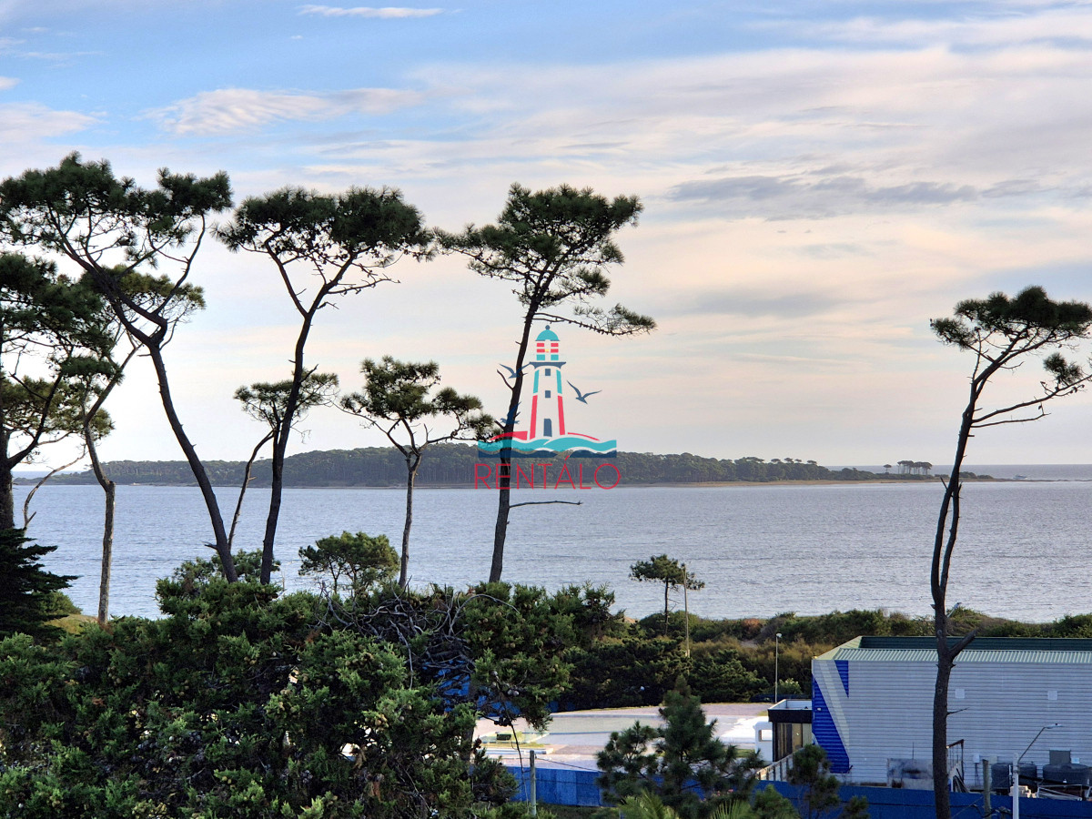 Apartamento ID.82 - Apartamento en venta 3 dormitorios con barbacoa propia con vista parcial al mar Playa Mansa Punta del Este