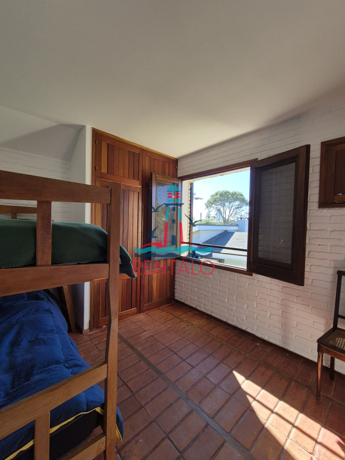Casa ID.235 - Casa en venta en Punta del Este, 4 dormitorios 