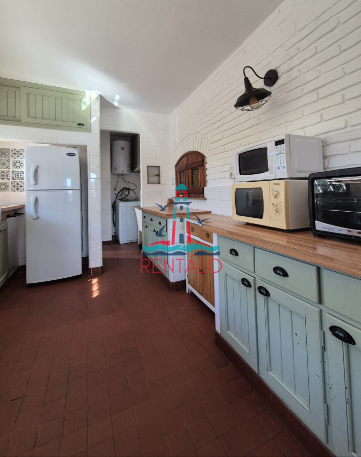 Casa ID.235 - Casa en venta en Punta del Este, 4 dormitorios 