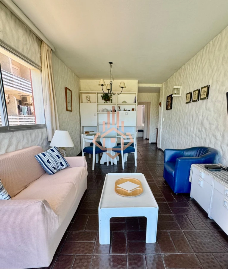 Oportunidad 2 dormitorios con balcón primera línea Playa Mansa