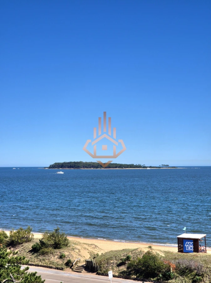 Oportunidad de 2 dormitorios con vista al mar y balcón Primera línea Playa Mansa
