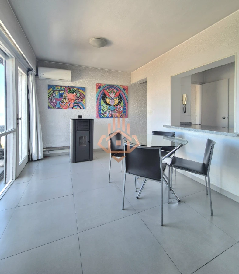 Oportunidad de 2 dormitorios con vista al mar y balcón Primera línea Playa Mansa