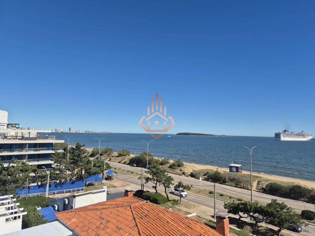 Oportunidad de 2 dormitorios con vista al mar y balcón Primera línea Playa Mansa