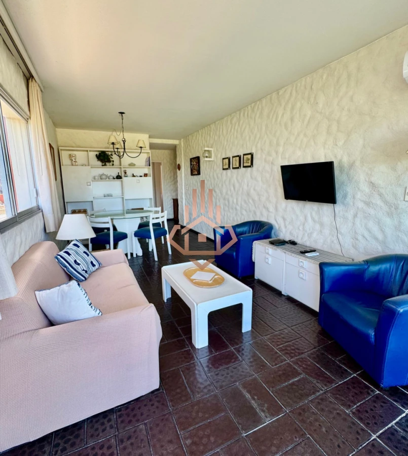 Oportunidad 2 dormitorios con balcón primera línea Playa Mansa