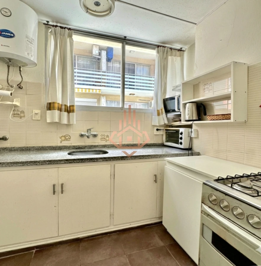 Oportunidad 2 dormitorios con balcón primera línea Playa Mansa