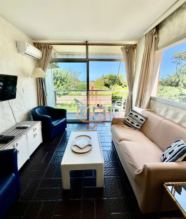 Oportunidad 2 dormitorios con balcón primera línea Playa Mansa