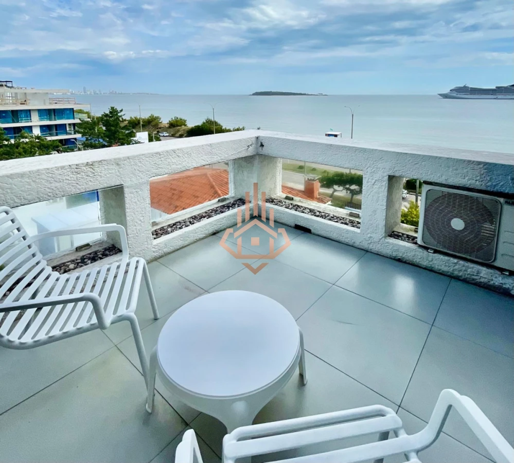 Oportunidad de 2 dormitorios con vista al mar y balcón Primera línea Playa Mansa