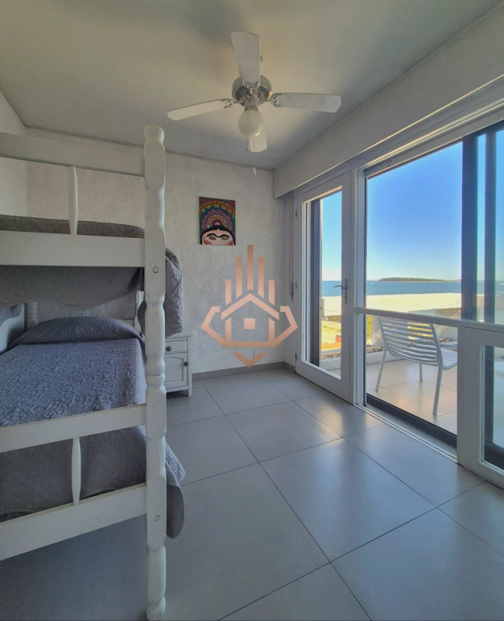 Oportunidad de 2 dormitorios con vista al mar y balcón Primera línea Playa Mansa