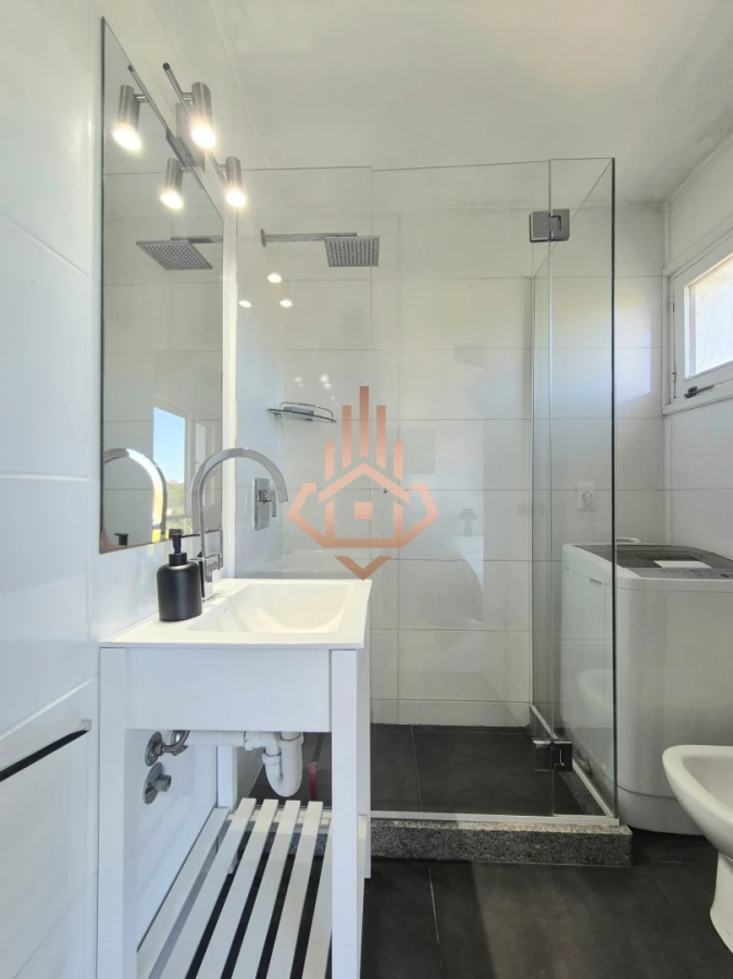 Oportunidad de 2 dormitorios con vista al mar y balcón Primera línea Playa Mansa