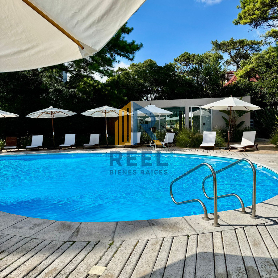 Apartamento ID.44 - Apartamento moderno 1  dormitorio a estrenar con terraza cochera y piscina en Playa Mansa 