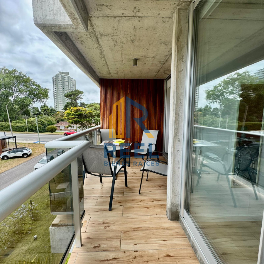 Apartamento ID.44 - Apartamento moderno 1  dormitorio a estrenar con terraza cochera y piscina en Playa Mansa 