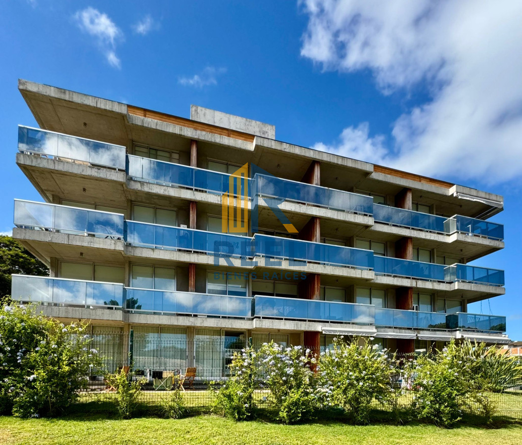 Apartamento ID.44 - Apartamento moderno 1  dormitorio a estrenar con terraza cochera y piscina en Playa Mansa 