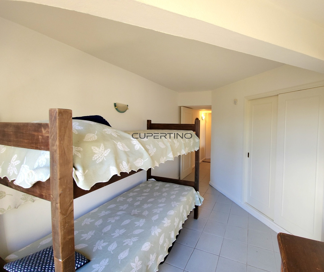 Apartamento ID.240 - Apartamento 3 dormitorios primera linea frente al mar Playa Mansa Pinares con piscina y cochera