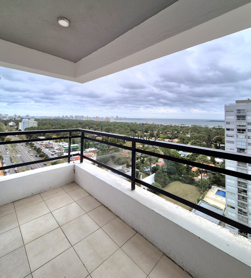 Apartamento ID.107 - Oportunidad apartamento moderno piso alto 3 dormitorios 2 baños terraza con vista al mar garage venta Punta del Este Jardines del Country