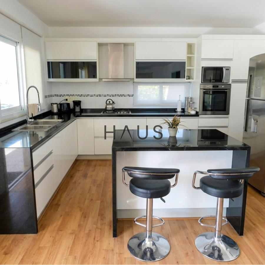 Casa ID.977 - Casa moderna de 3 dormitorios estilo minimalista cercana al mar Playa Mansa Punta del Este