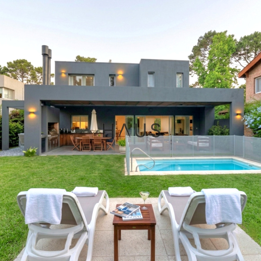 Casa ID.977 - Casa moderna de 3 dormitorios estilo minimalista cercana al mar Playa Mansa Punta del Este