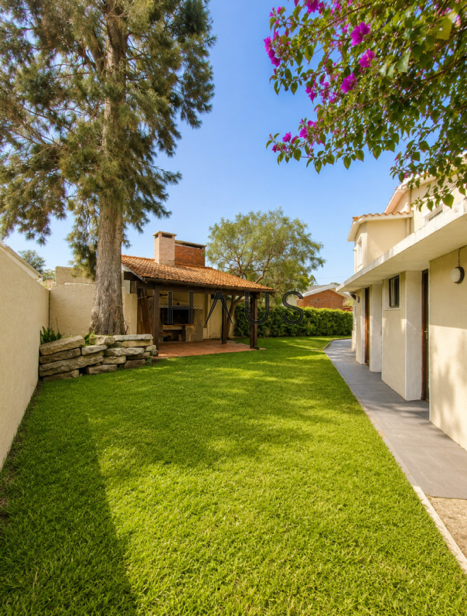 Casa ID.976 - Casa 5 dormitorios + dependencia a 150mts del mar Playa Masa