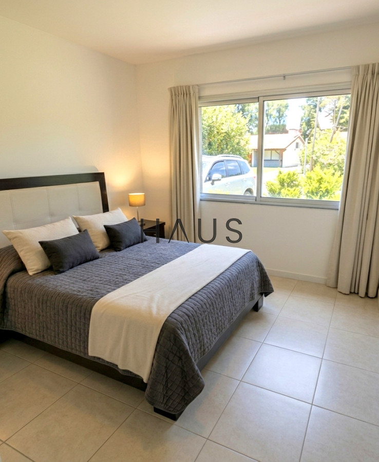 Casa ID.977 - Casa moderna de 3 dormitorios estilo minimalista cercana al mar Playa Mansa Punta del Este